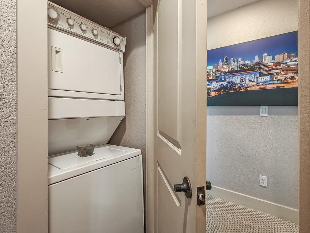 Quiet Plaza Two Bedroom 2 Bathroom Kansas City Exterior foto