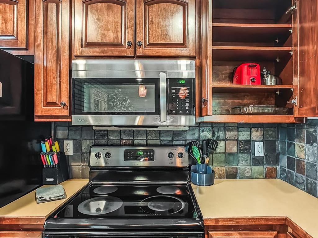 Quiet Plaza Two Bedroom 2 Bathroom Kansas City Exterior foto