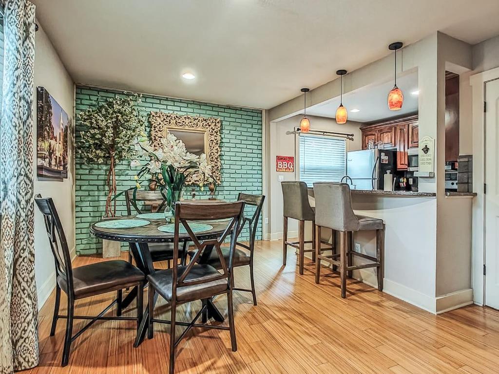 Quiet Plaza Two Bedroom 2 Bathroom Kansas City Exterior foto