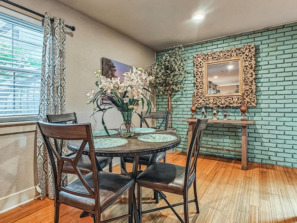 Quiet Plaza Two Bedroom 2 Bathroom Kansas City Exterior foto